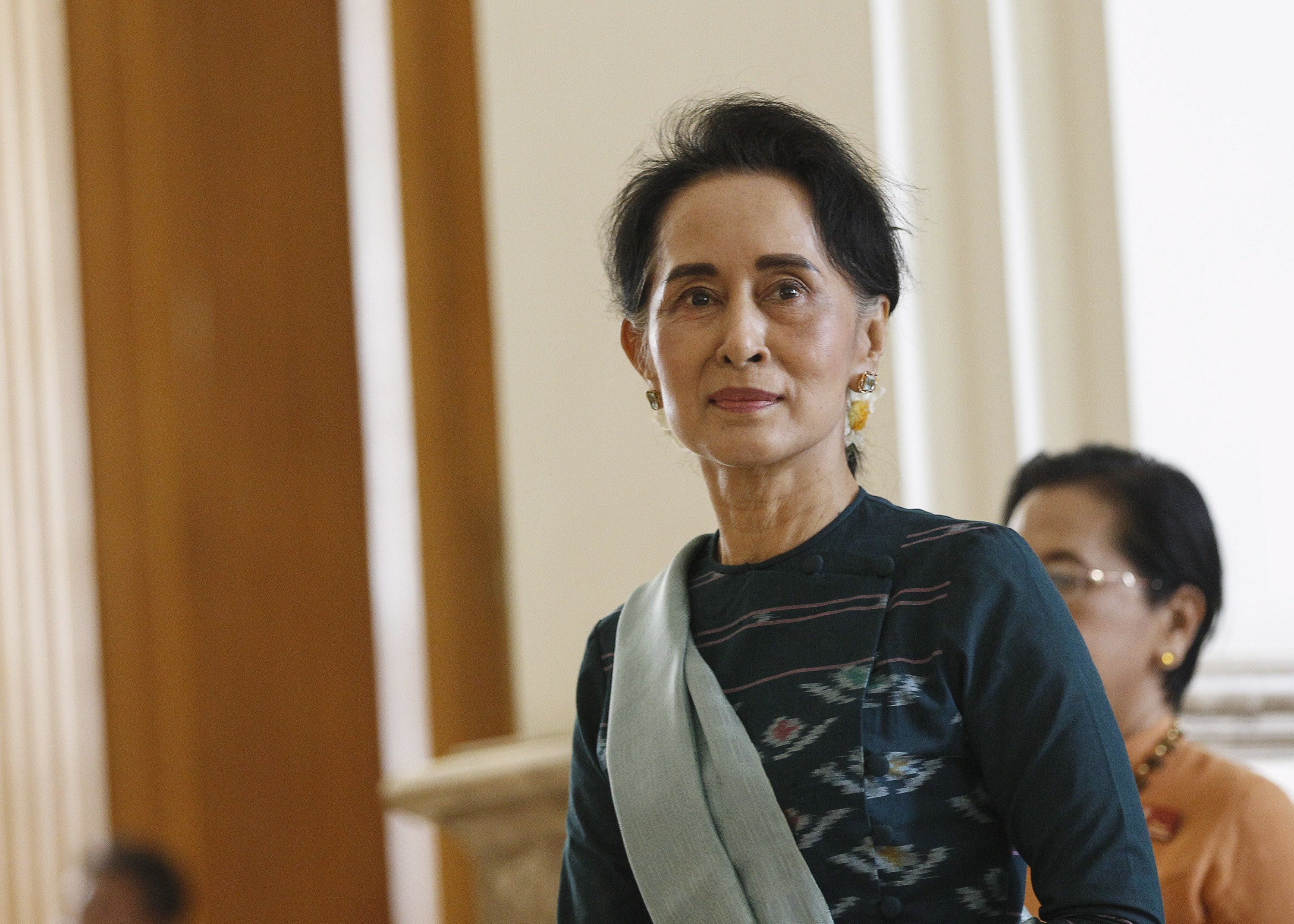 Aung San Suu Kyi tro thanh co van quoc gia Myanmar hinh anh