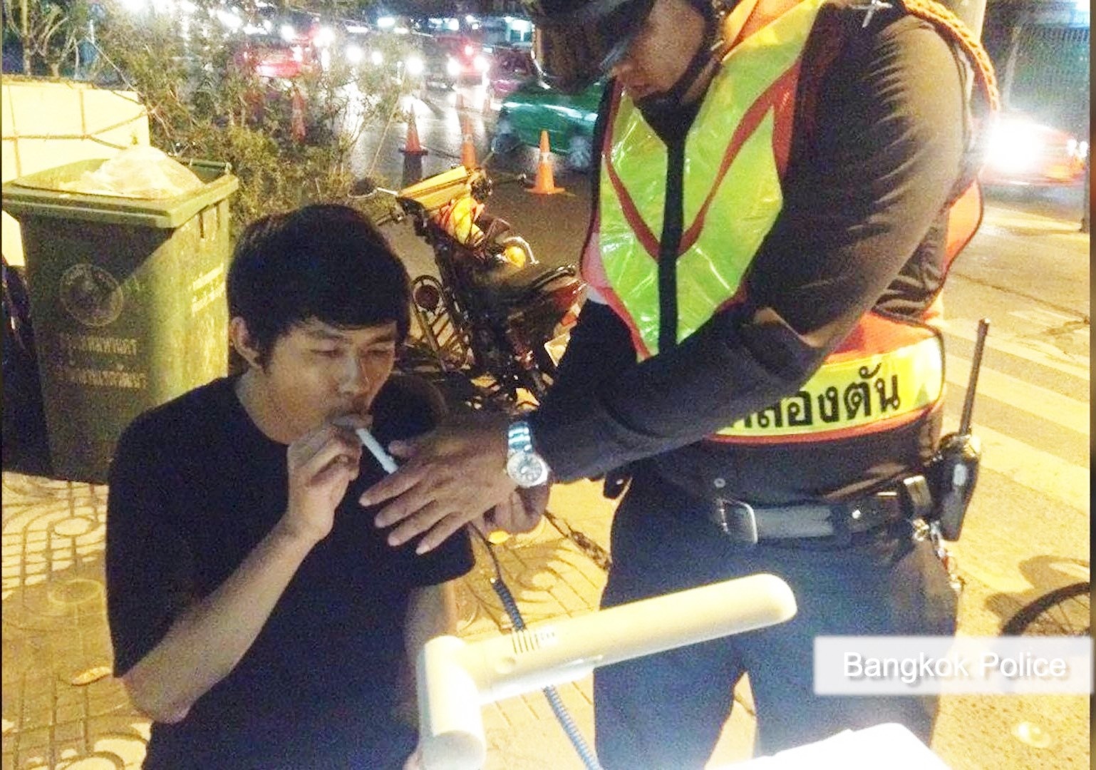 Thai Lan phat tai xe say ruou lam viec trong nha xac hinh anh