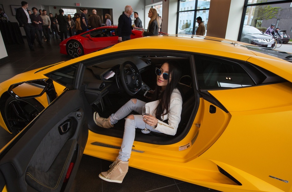 'Bo toi giau, Lamborghini toi ngon' hinh anh