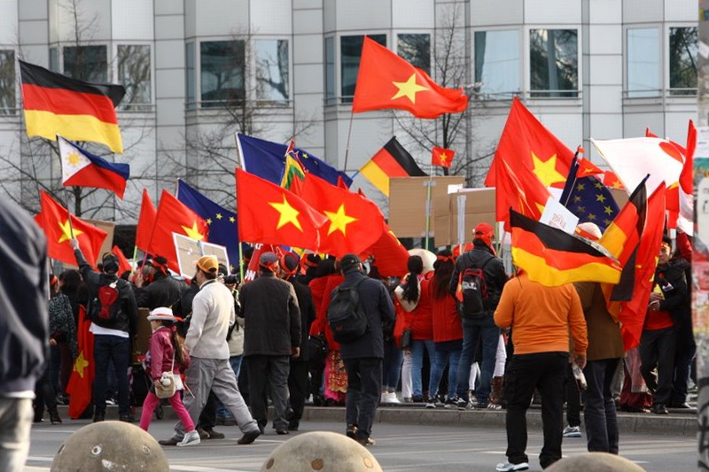 nguoi Viet tai Duc bieu tinh phan doi Trung Quoc anh 8