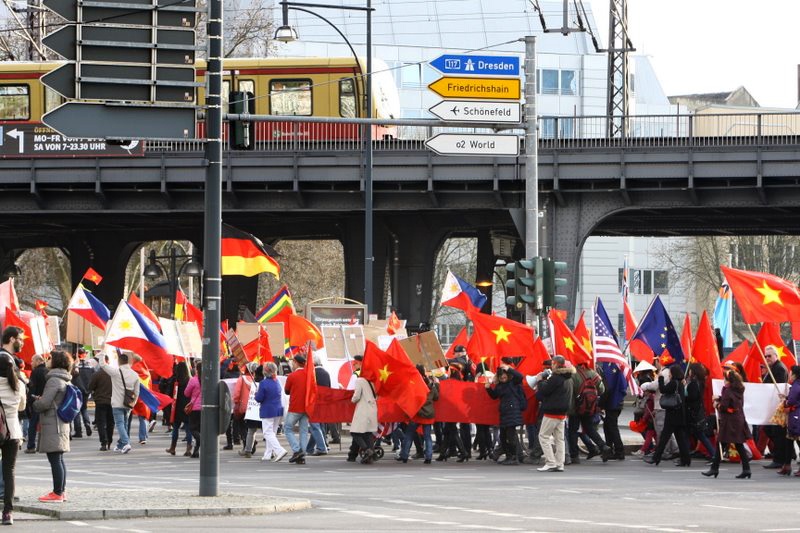 nguoi Viet tai Duc bieu tinh phan doi Trung Quoc anh 3