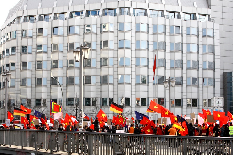 người Việt tại Đức biểu tình phản đối Trung Quốc ảnh 2 nguoi Viet tai Duc bieu tinh phan doi Trung Quoc anh 2