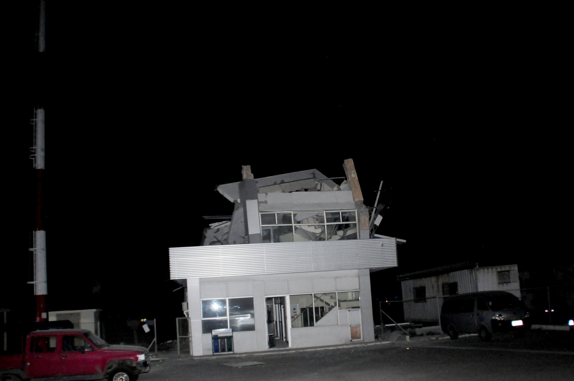 dong dat rung chuyen Ecuador anh 9