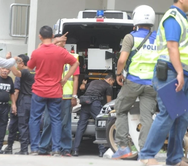 bom trong khu chung cu Malaysia anh 1