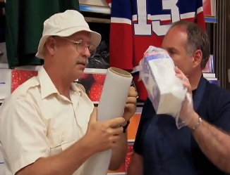 Nguoi dan ong nghich dai voi mang boc hinh anh