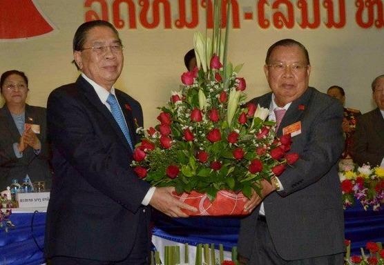 Lanh dao Viet Nam chuc mung tan chu tich nuoc Lao hinh anh