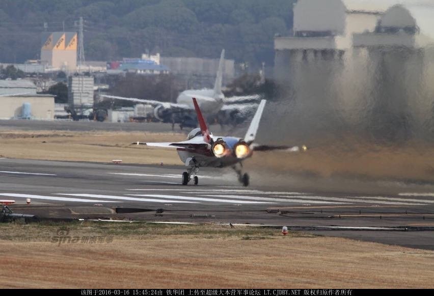 May bay tang hinh X-2 cat canh hinh anh