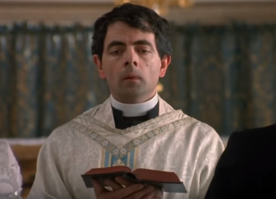 Linh muc tap su chu tri dam cuoi hinh anh