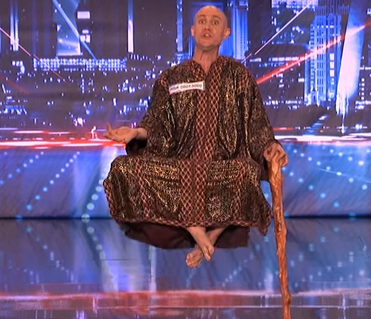 Chang dau troc lo lung tren khong hinh anh