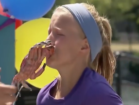 Cua phuc kich trong chau nuoc hinh anh