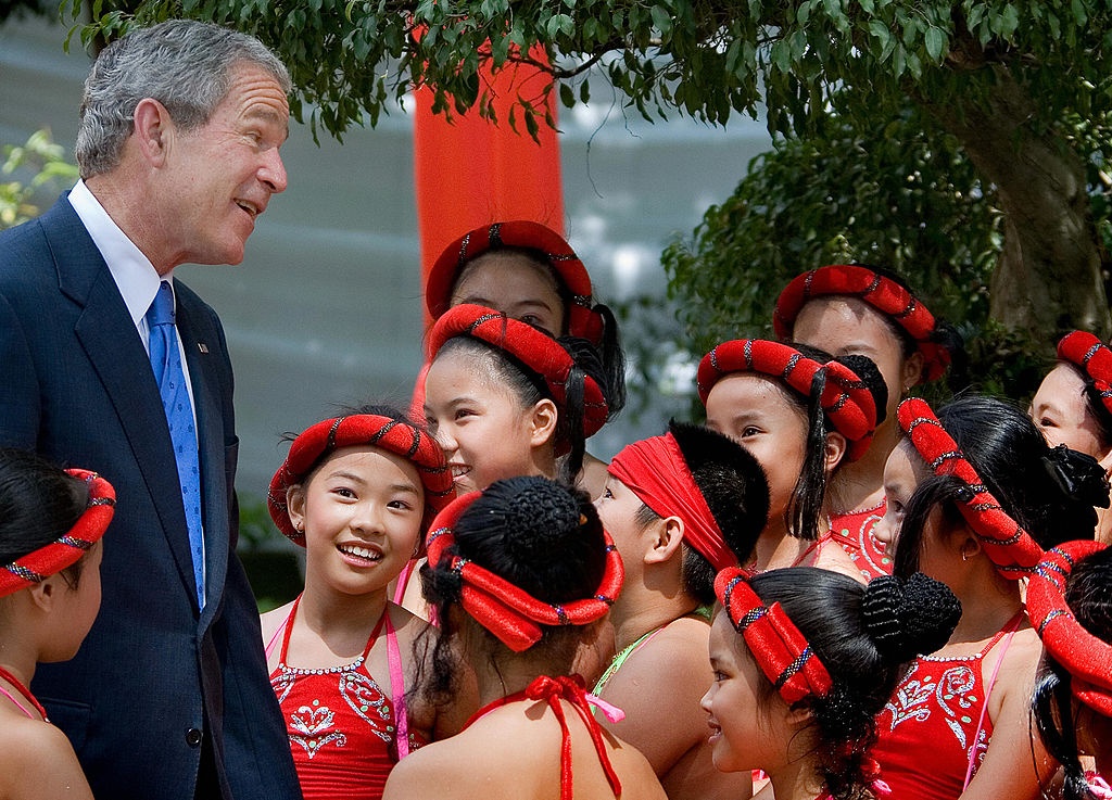 APEC 2006 va chuyen tham nang tam cua Tong thong Bush hinh anh