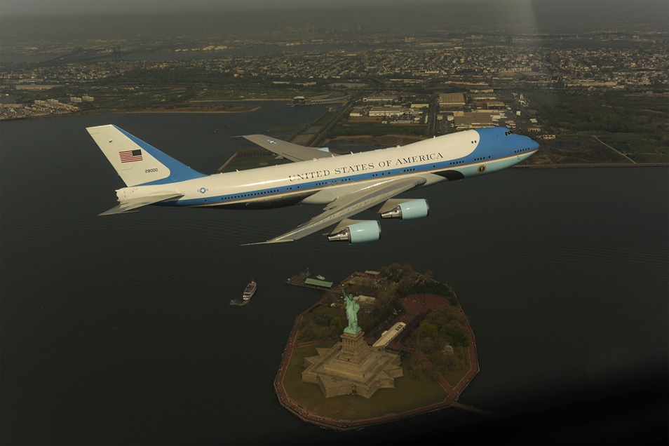 Quy trinh bao ve chuyen co Air Force One cua Obama hinh anh