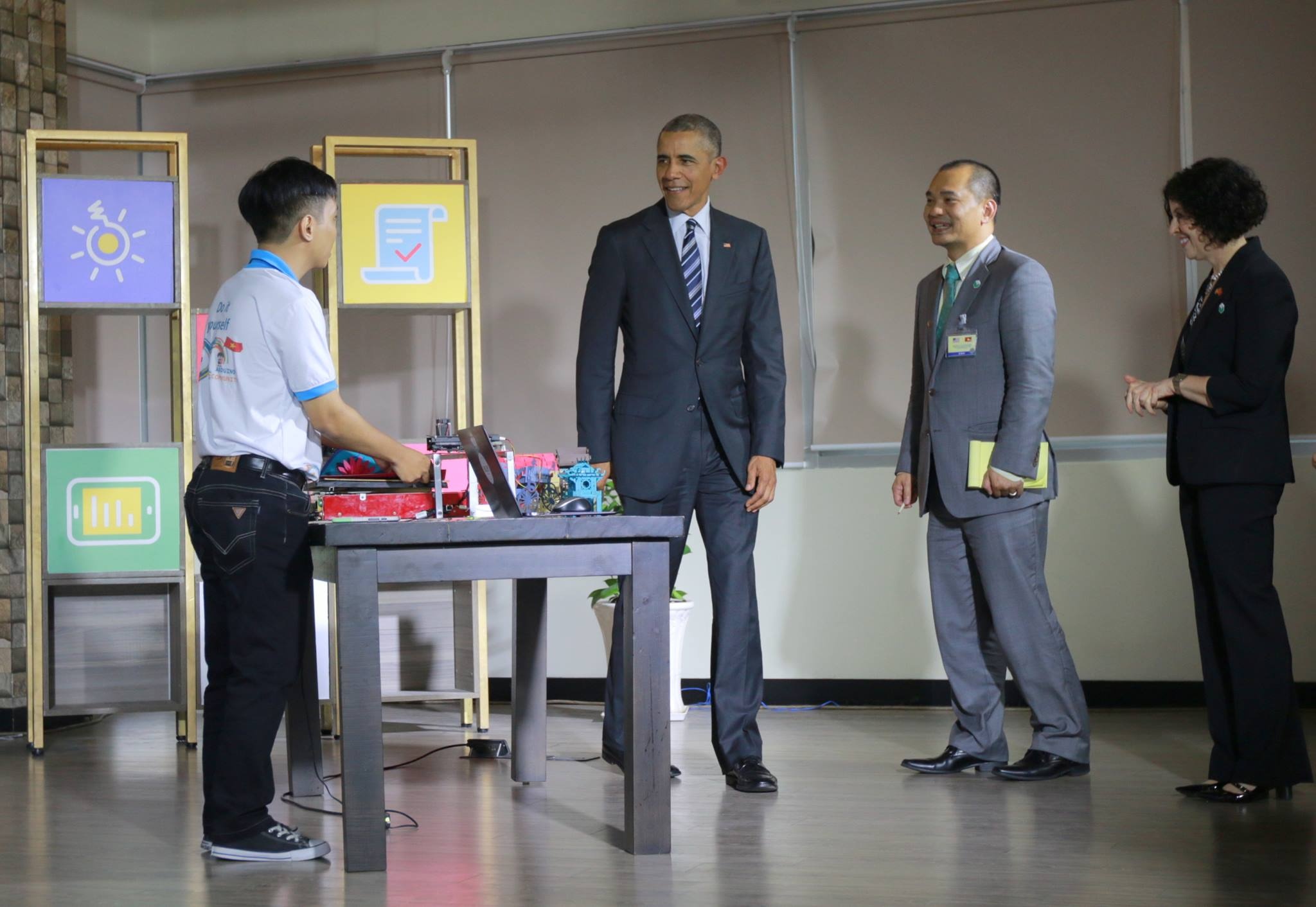 phiên dịch viên của Obama tại Việt Nam ảnh 5 phien dich vien cua Obama tai Viet Nam anh 5