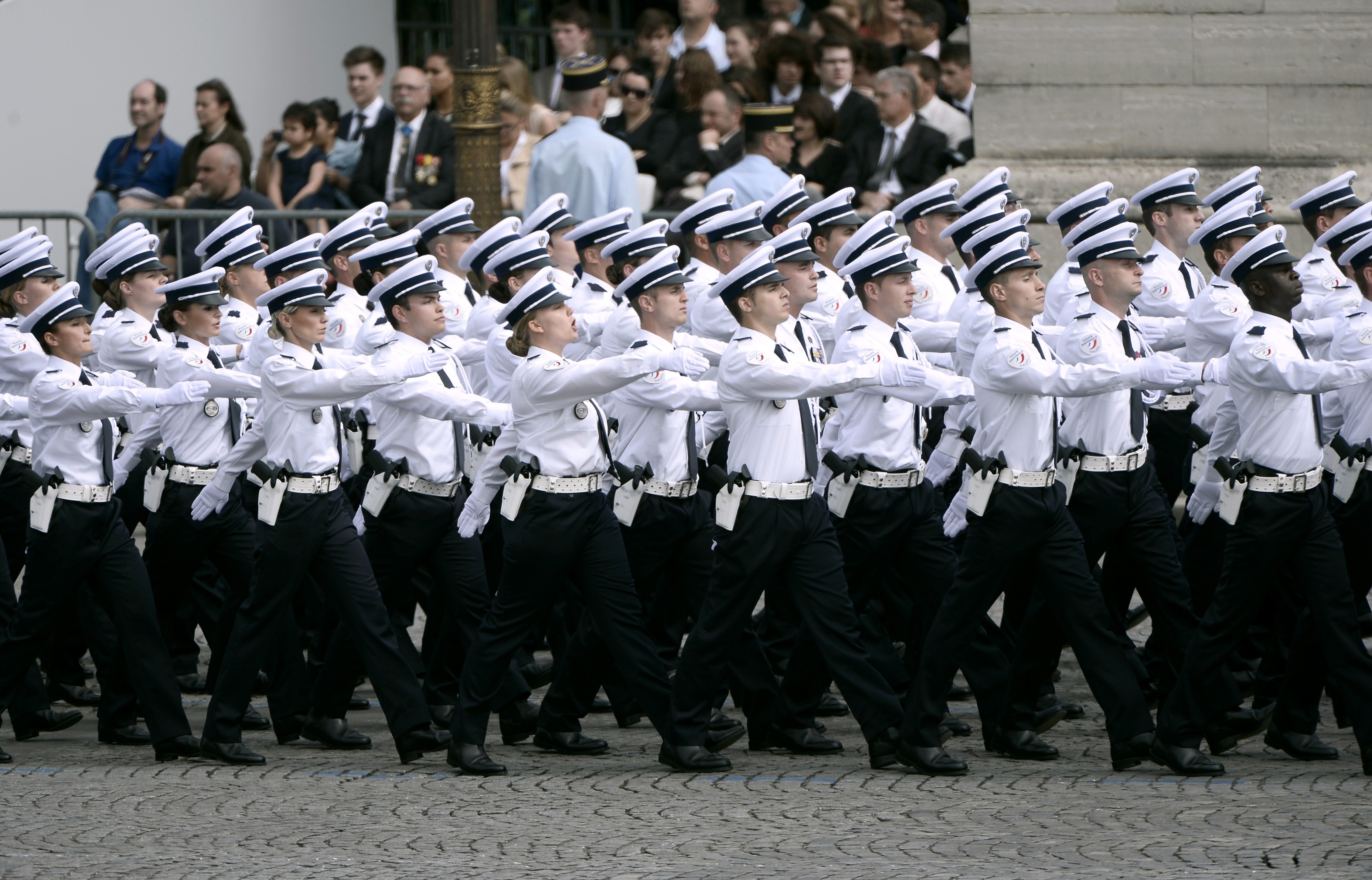 quan phuc cua canh sat cac nuoc tren the gioi anh 6