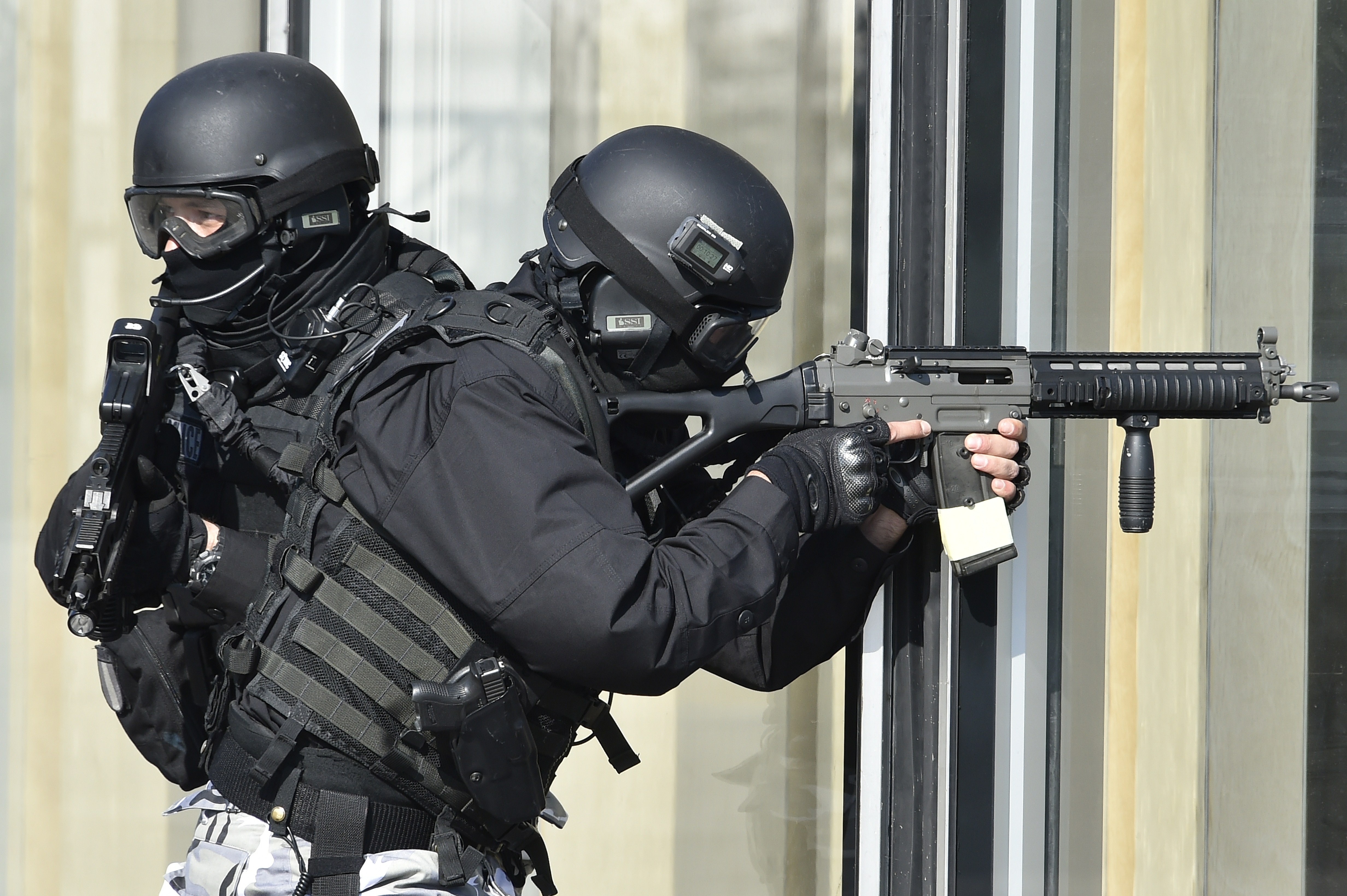 Nhung vu khi dac nhiem Phap dung de bao ve Euro 2016 hinh anh