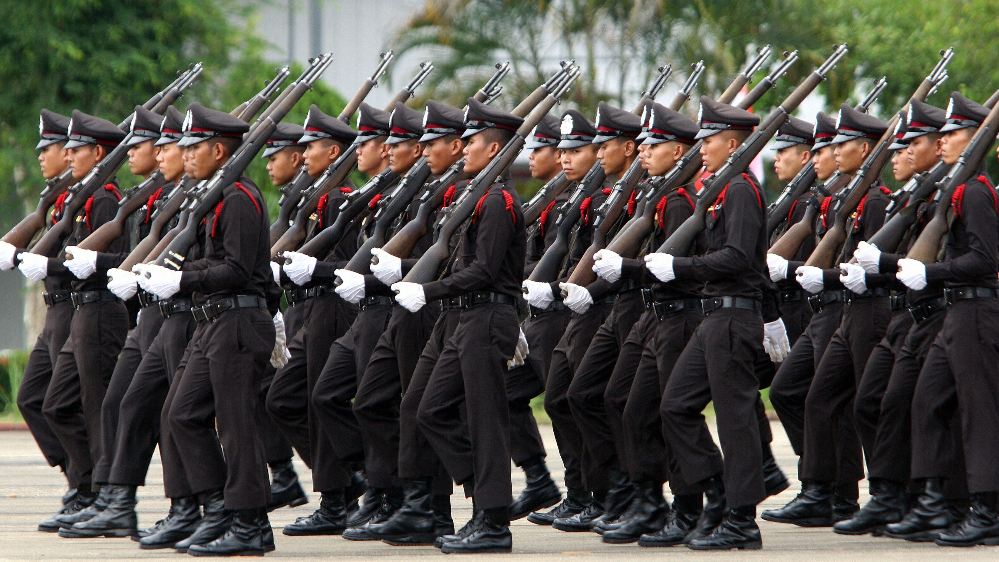 quan phuc cua canh sat cac nuoc tren the gioi anh 16