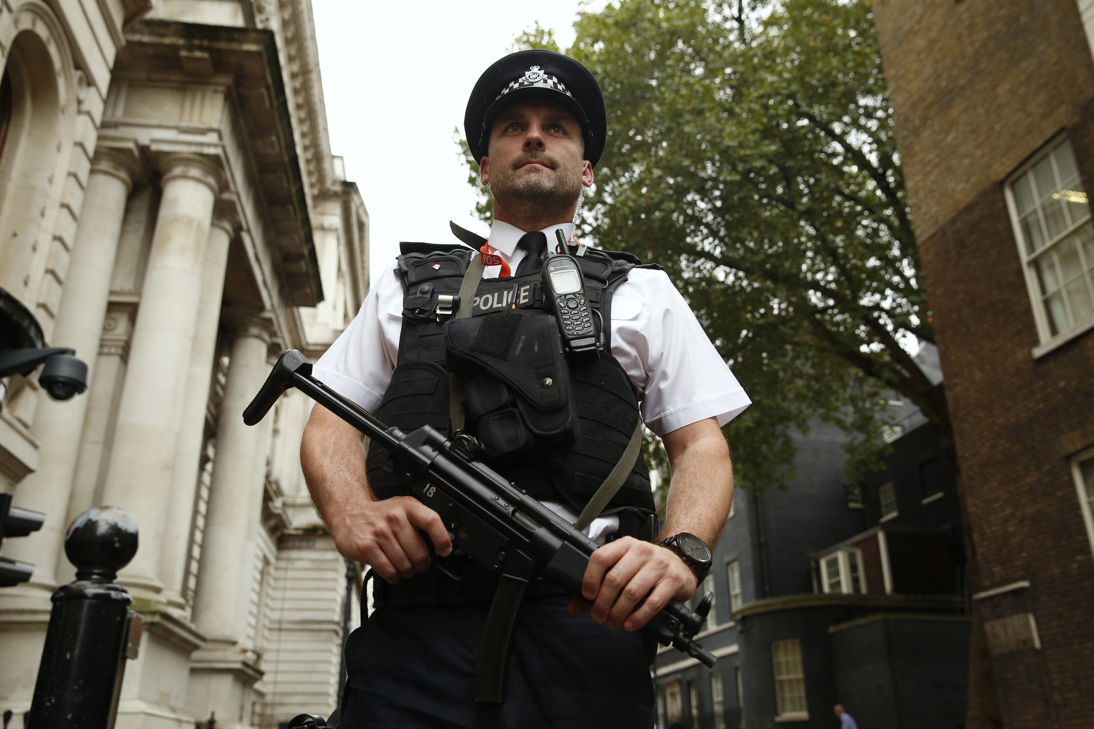 quan phuc cua canh sat cac nuoc tren the gioi anh 9