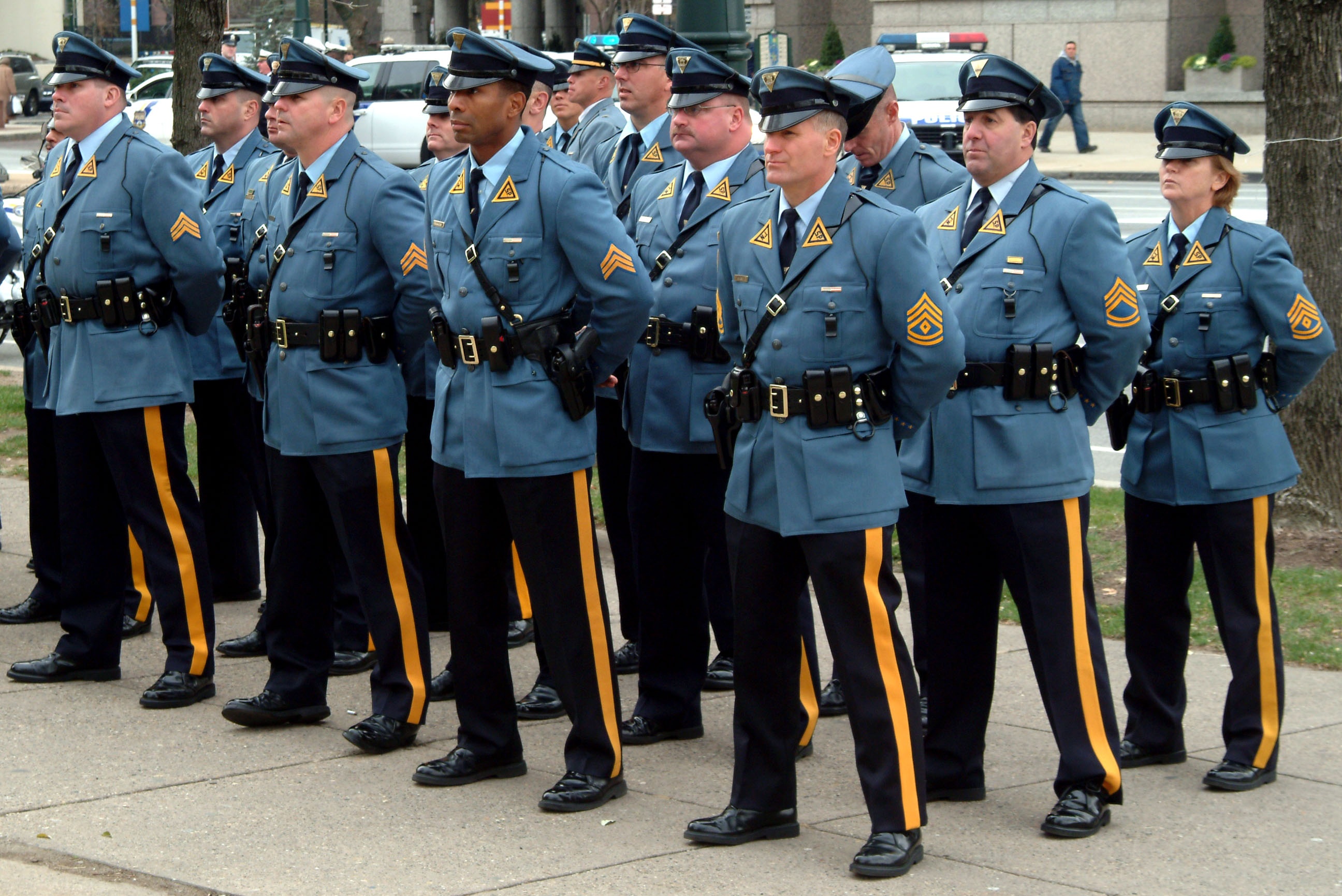 quan phuc cua canh sat cac nuoc tren the gioi anh 3