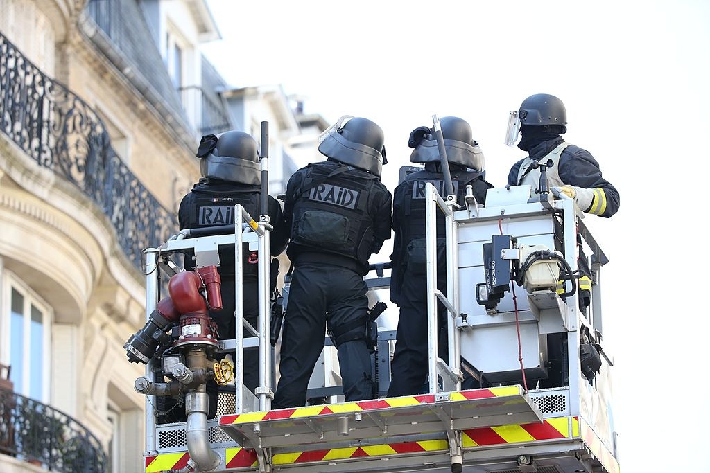 Canh sat dac nhiem Phap anh 8