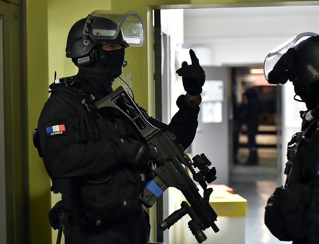 Canh sat dac nhiem Phap anh 10