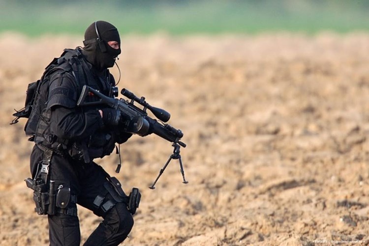 Canh sat dac nhiem Phap anh 7