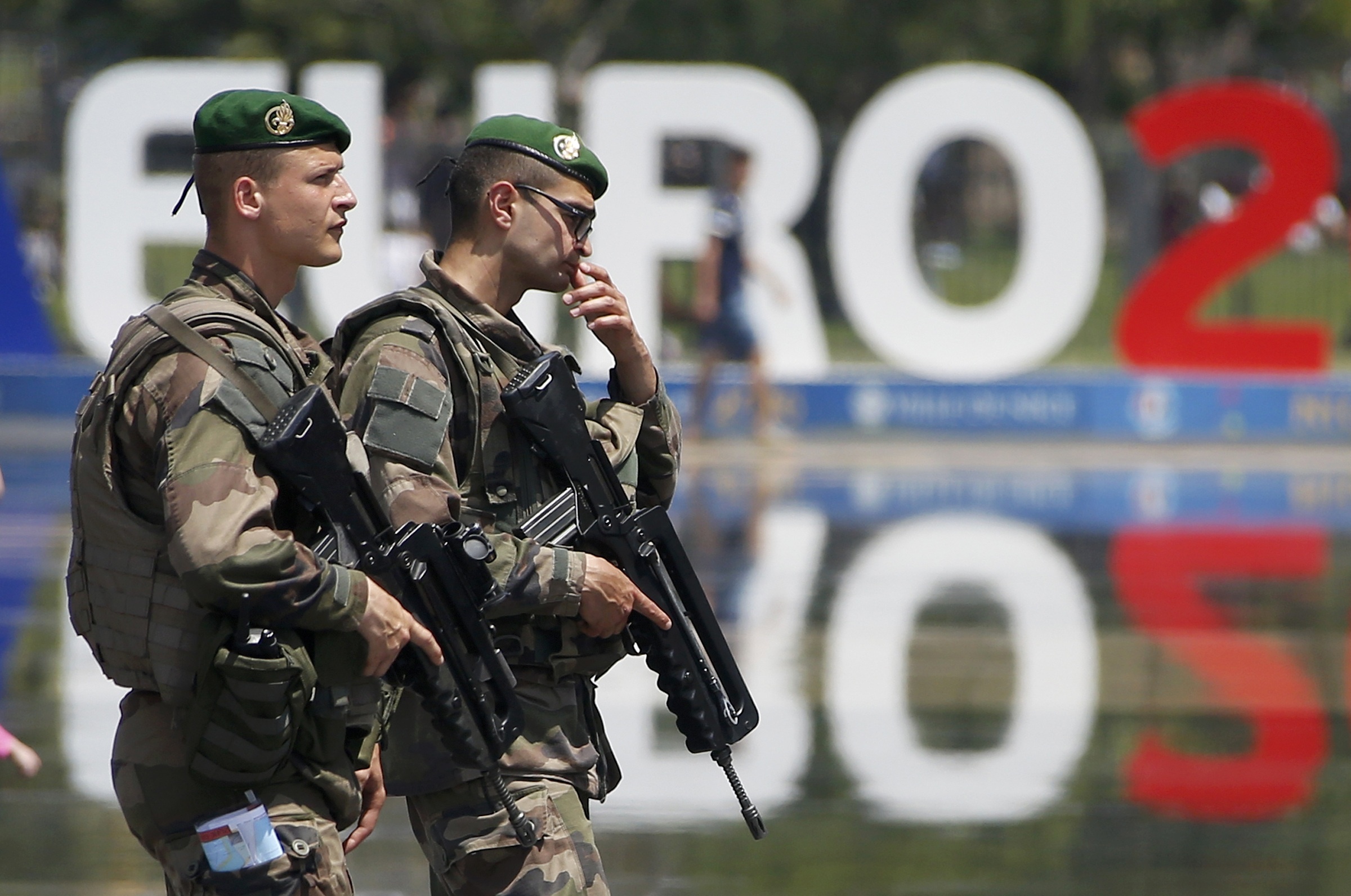 Phap rao riet chuan bi an ninh truoc tran khai mac Euro 2016 hinh anh