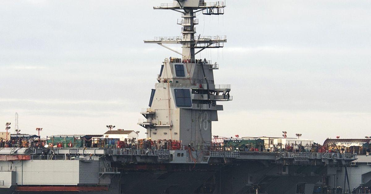 Tau san bay lop Ford anh 4