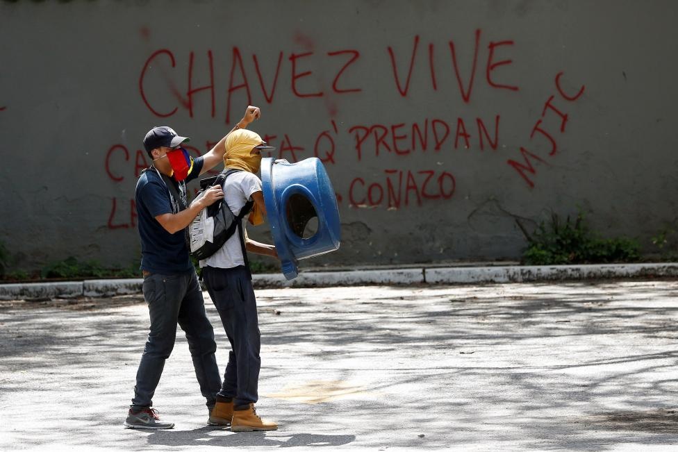 Venezuela bên bờ bạo loạn ảnh 14 Venezuela ben bo bao loan anh 14