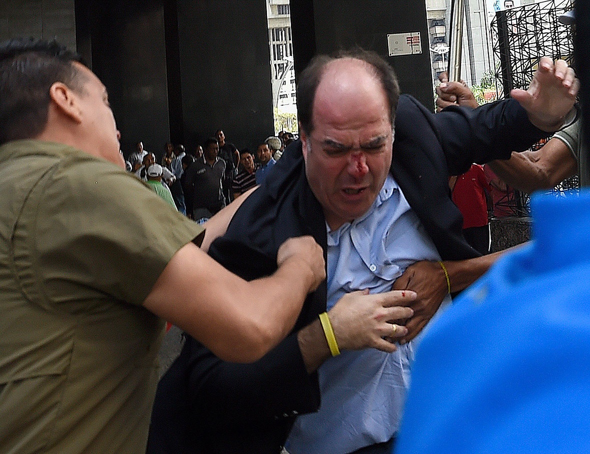 Venezuela bên bờ bạo loạn ảnh 2 Venezuela ben bo bao loan anh 2