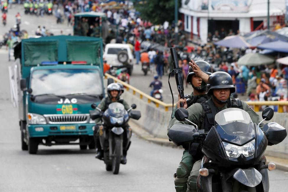 Venezuela bên bờ bạo loạn ảnh 11 Venezuela ben bo bao loan anh 11