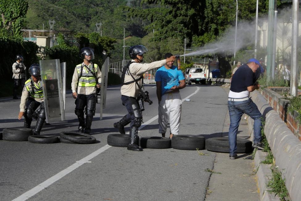 Venezuela bên bờ bạo loạn ảnh 12 Venezuela ben bo bao loan anh 12