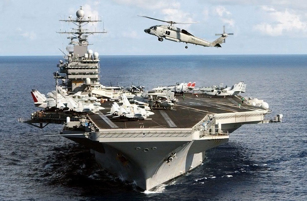 Tau do tham Trung Quoc theo doi tau san bay My tap tran hinh anh