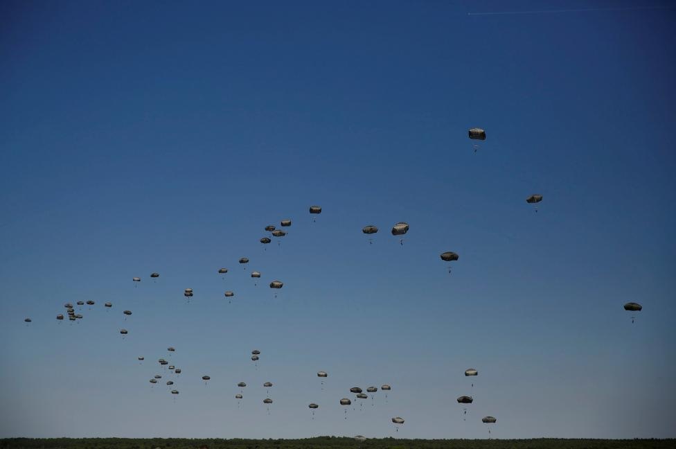 NATO tap tran anh 13