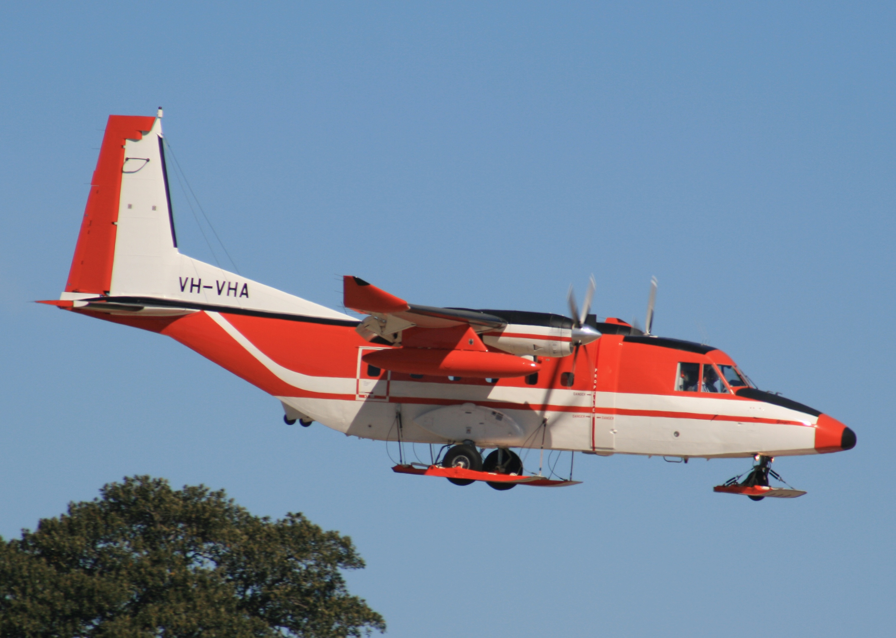 Ho so an toan bay cua CASA-212 hinh anh