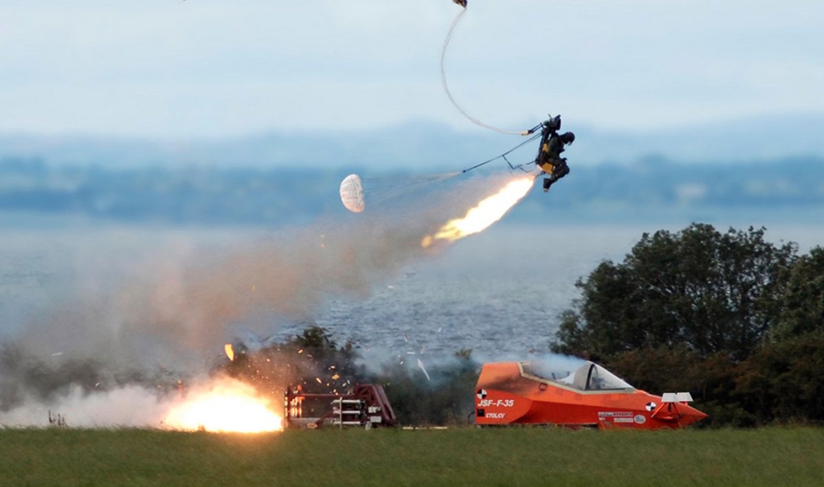 Co che thoat hiem cua phi cong anh 1