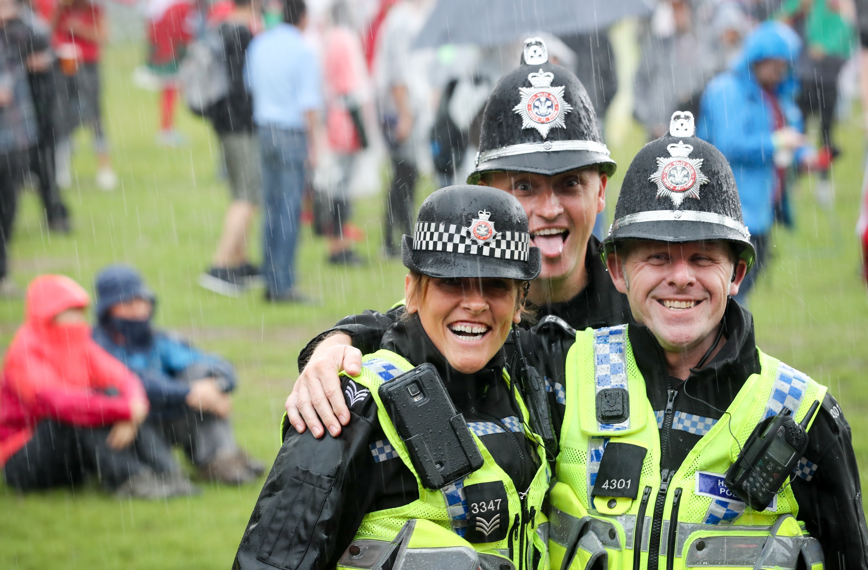 Canh sat chau Au hai huoc mua Euro vao top anh an tuong tuan hinh anh