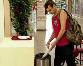 Thung rac chay hinh anh