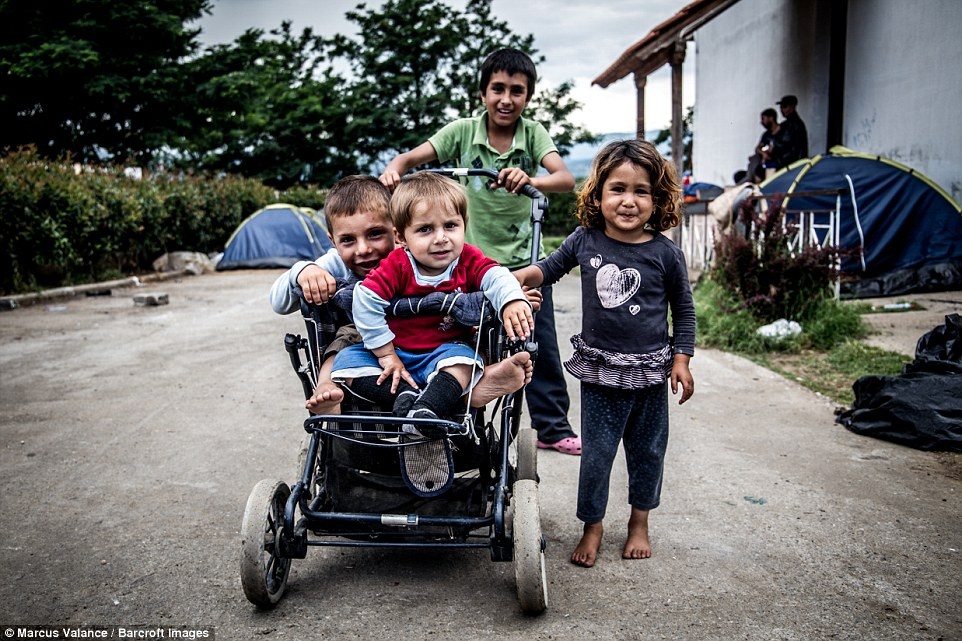 khoanh khac nguoi ti nan tuoi cuoi anh 4