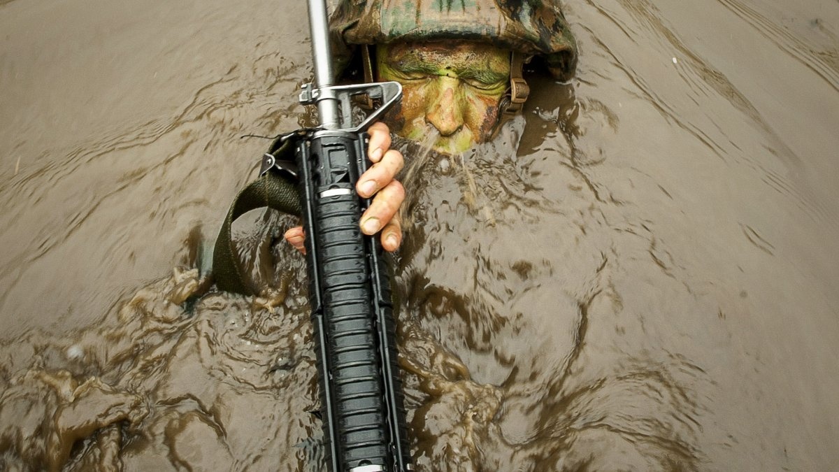 Hinh anh huan luyen khac nghiet cua thuy quan luc chien My hinh anh