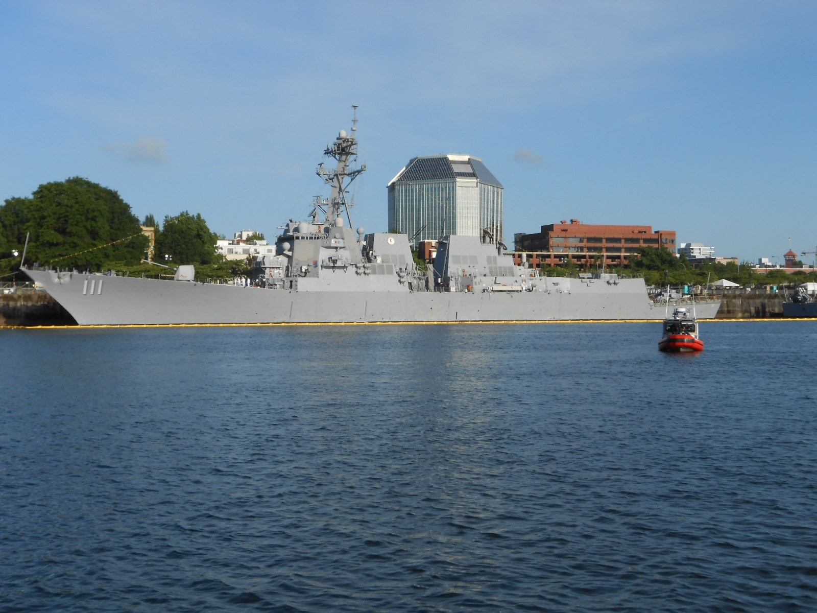 Tau khu truc My o Bien Dong anh 9