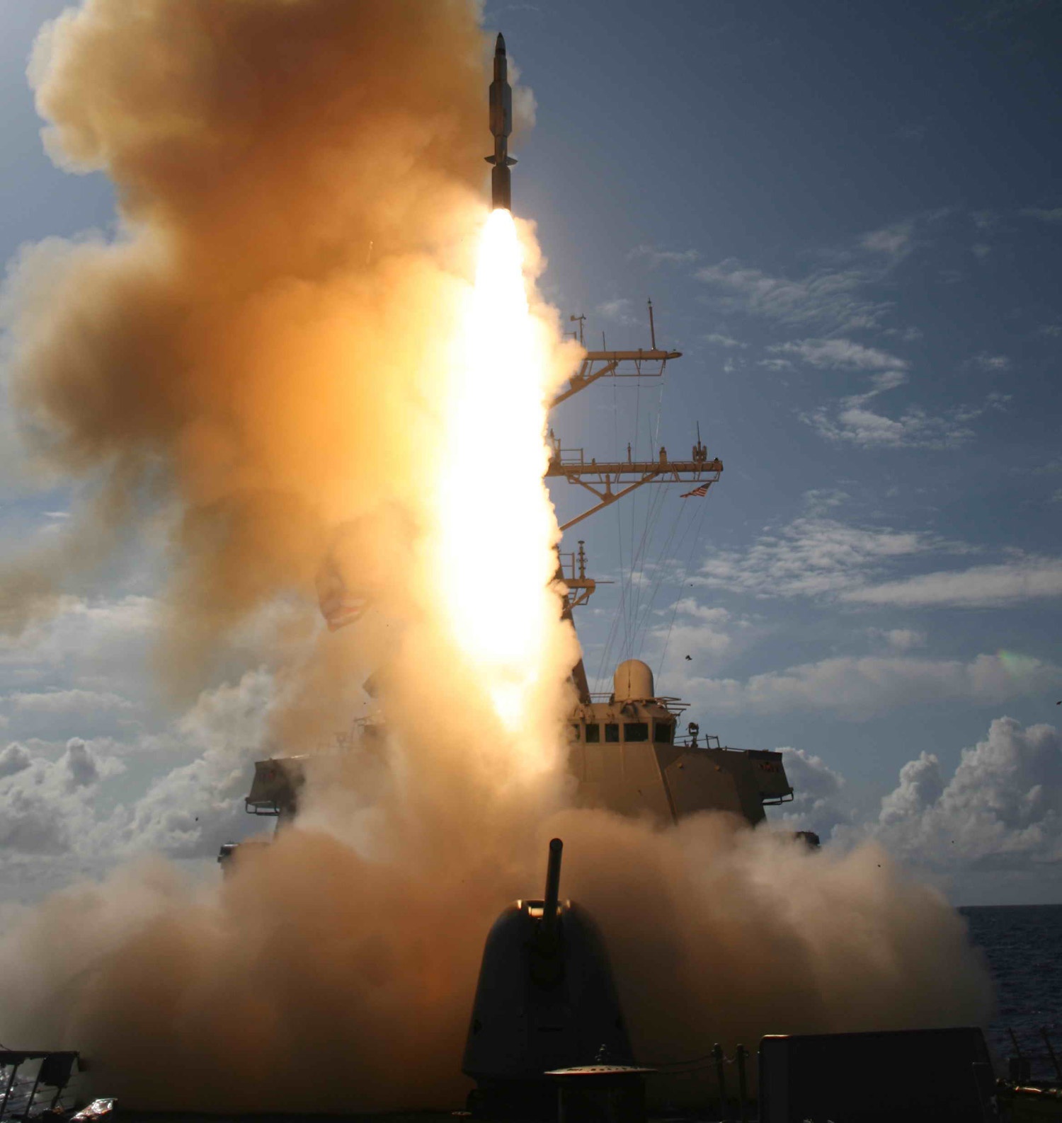 Tau khu truc My o Bien Dong anh 3