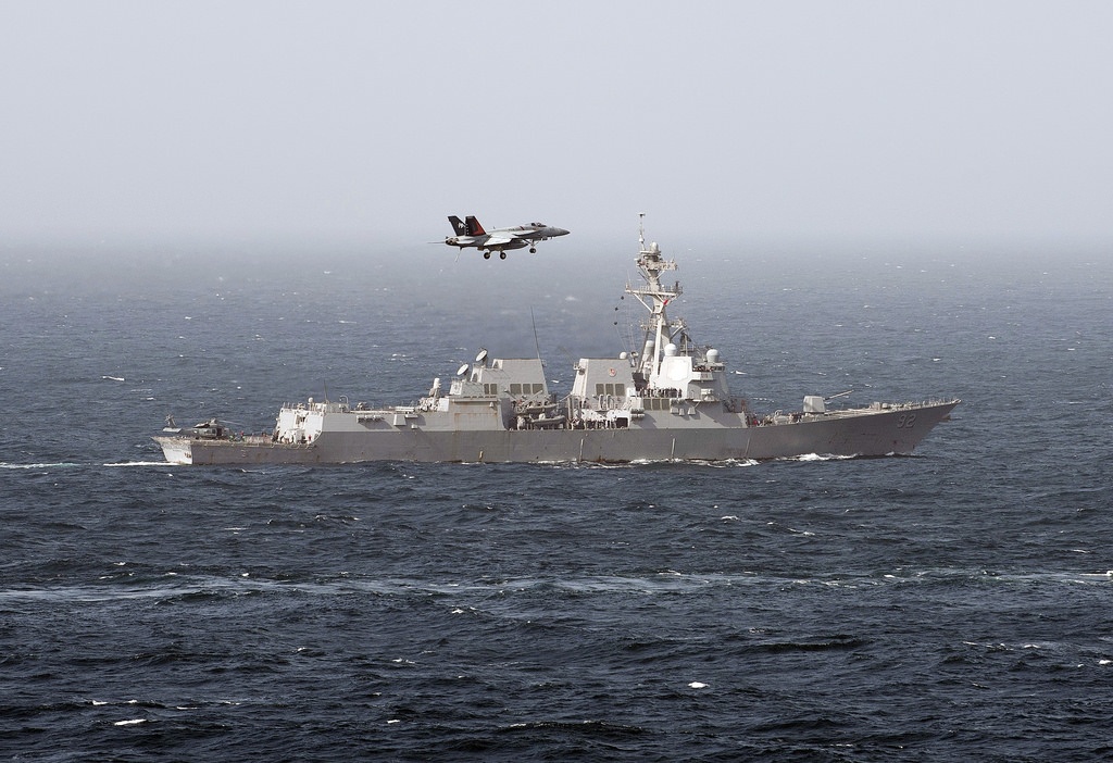 Tau khu truc My o Bien Dong anh 8