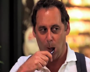 Danh rang giua sieu thi hinh anh