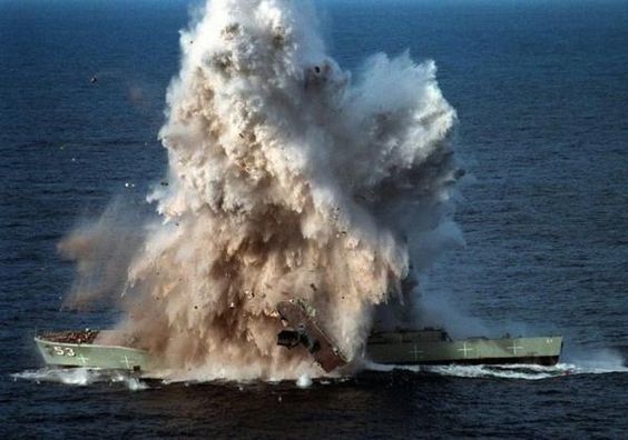 Ngu loi xe doi chien ham trong tich tac hinh anh