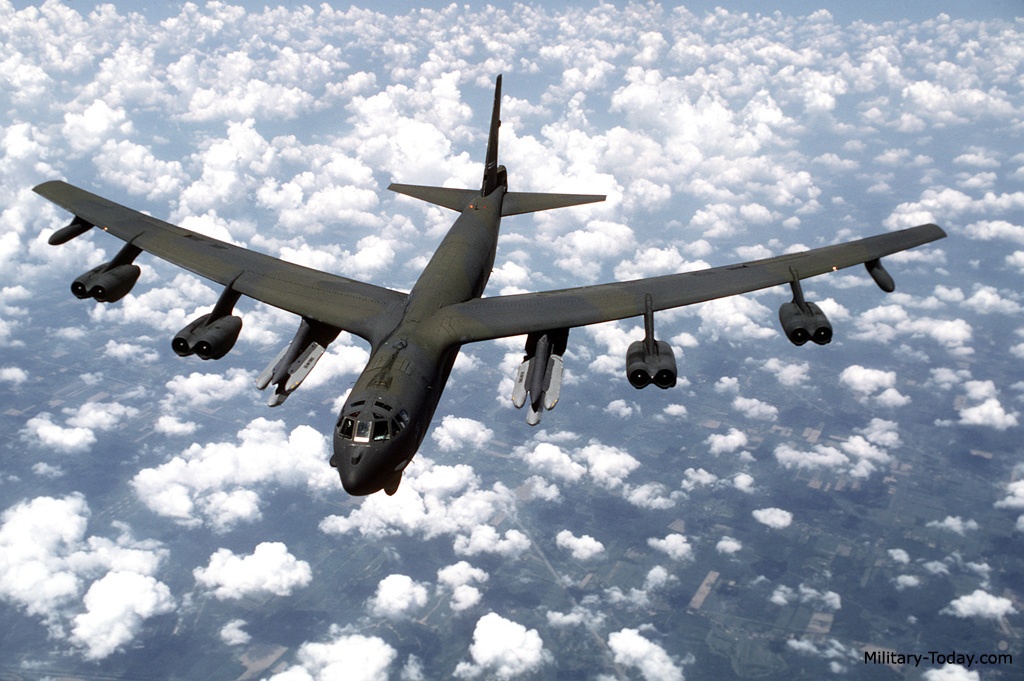 Ten lua nguy hiem nhat cua may bay B-52 hinh anh