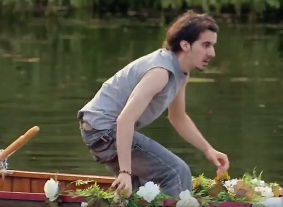 Co dau roi khoi thuyen hinh anh