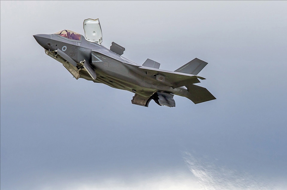 Tiem kich F-35 tro tai nhao lon tai Farnborough Airshow hinh anh