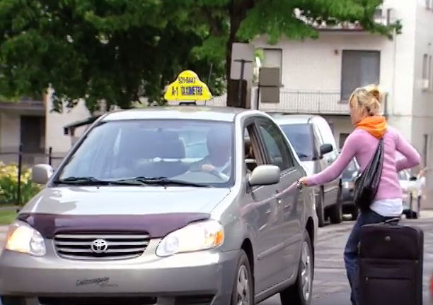 Cu tuong xe taxi hinh anh