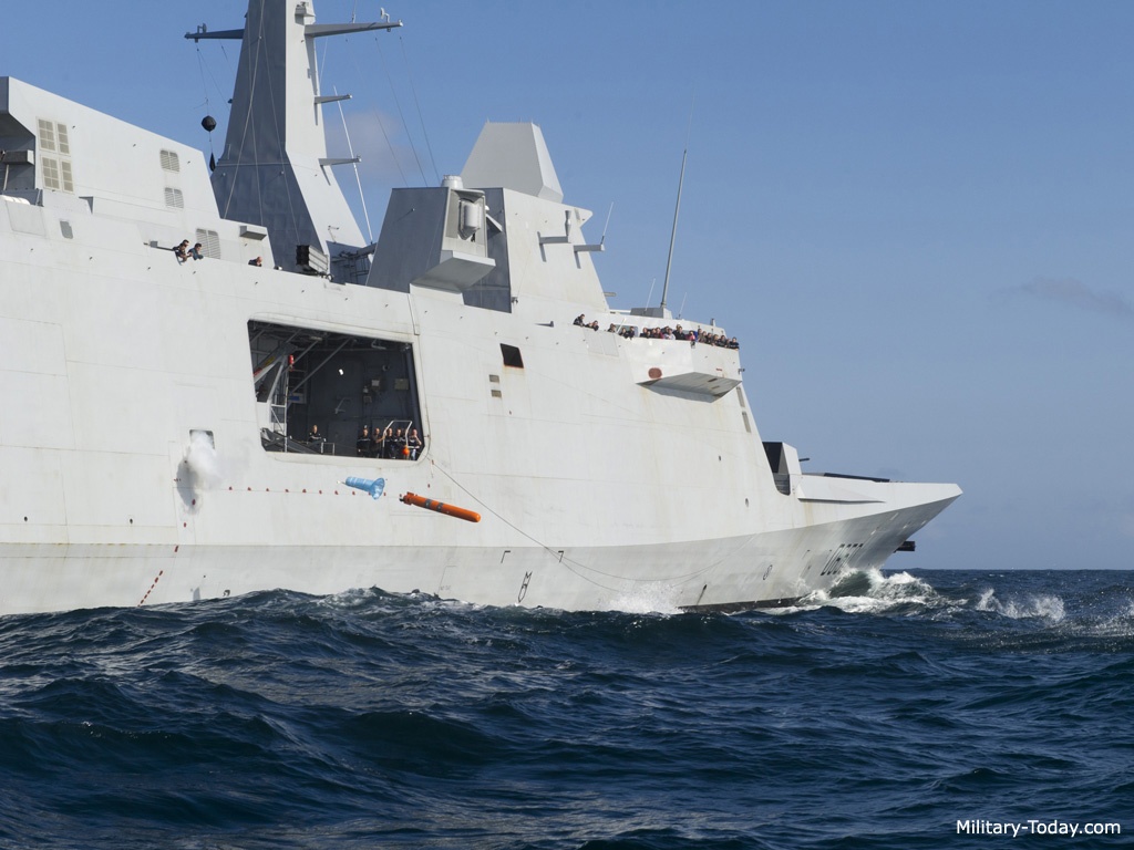 Khinh ham lop Aquitaine anh 6