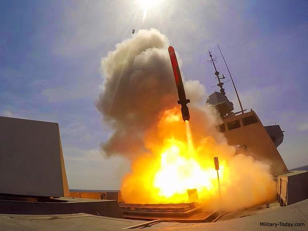 Khinh ham lop Aquitaine anh 4